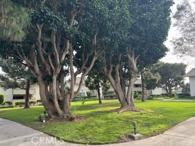 8633 Portola Court 17-E, Huntington Beach, CA 92646