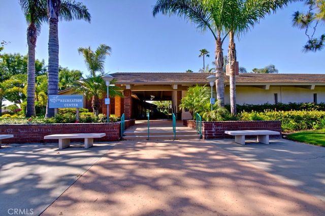 8633 Portola Court 17-E, Huntington Beach, CA 92646