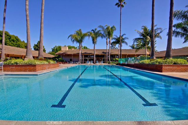8633 Portola Court 17-E, Huntington Beach, CA 92646