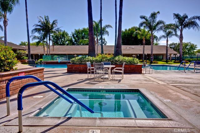 8633 Portola Court 17-E, Huntington Beach, CA 92646