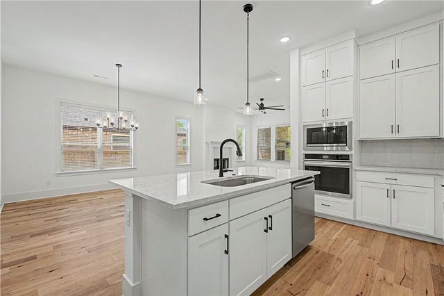 5102 SW Stanford Court, Bentonville, AR 72713