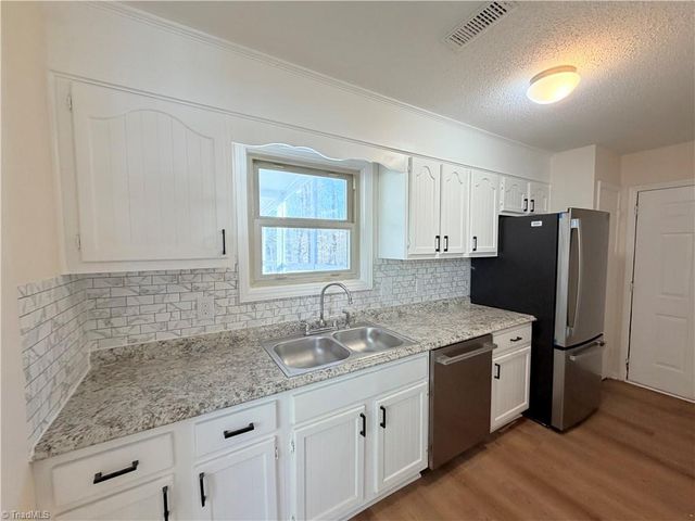 6053 Timberwood Trail, Kernersville, NC 27284