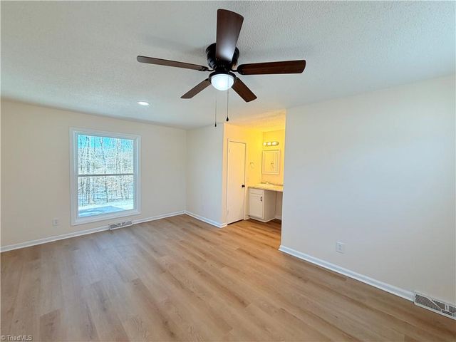 6053 Timberwood Trail, Kernersville, NC 27284