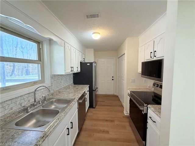 6053 Timberwood Trail, Kernersville, NC 27284