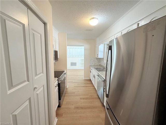 6053 Timberwood Trail, Kernersville, NC 27284