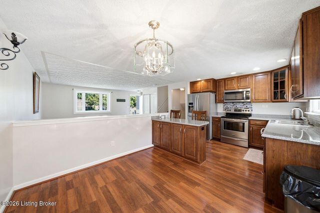 8417 Calm Ln, Louisville, KY 40219