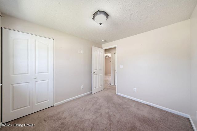 8417 Calm Ln, Louisville, KY 40219