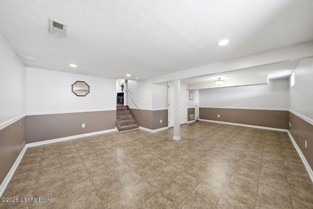 8417 Calm Ln, Louisville, KY 40219
