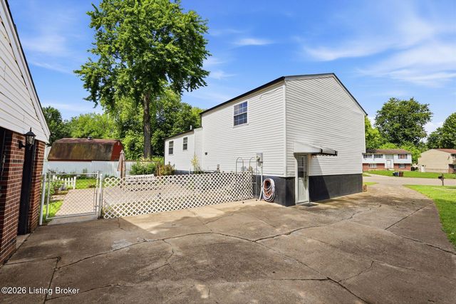 8417 Calm Ln, Louisville, KY 40219