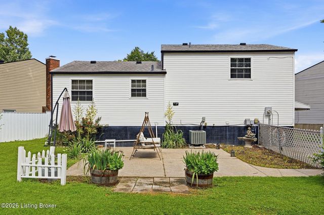 8417 Calm Ln, Louisville, KY 40219