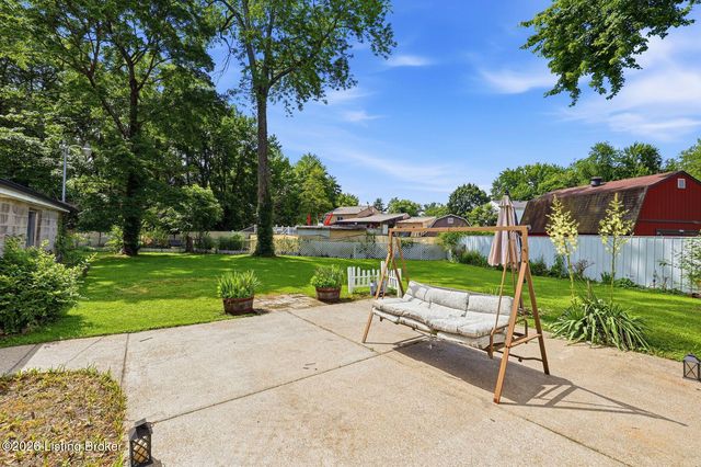 8417 Calm Ln, Louisville, KY 40219