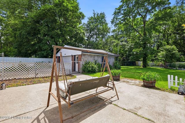 8417 Calm Ln, Louisville, KY 40219