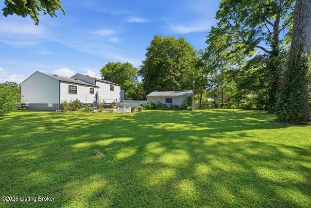 8417 Calm Ln, Louisville, KY 40219