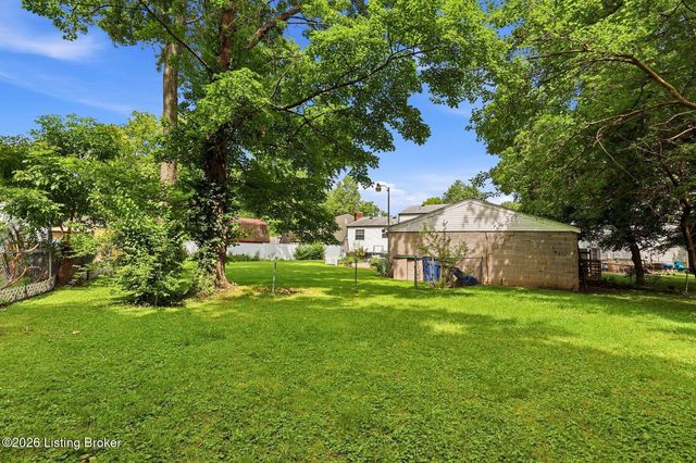 8417 Calm Ln, Louisville, KY 40219