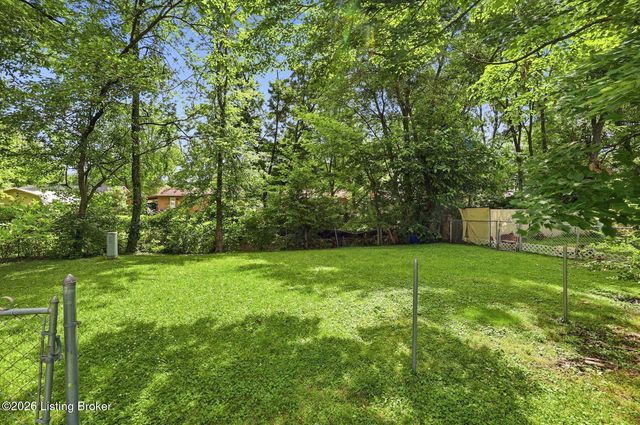 8417 Calm Ln, Louisville, KY 40219