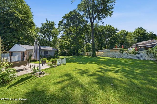 8417 Calm Ln, Louisville, KY 40219