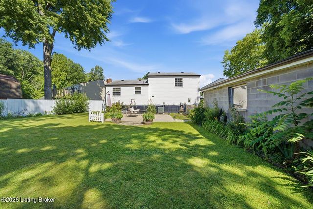8417 Calm Ln, Louisville, KY 40219