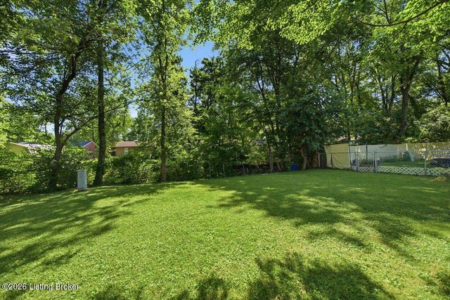 8417 Calm Ln, Louisville, KY 40219