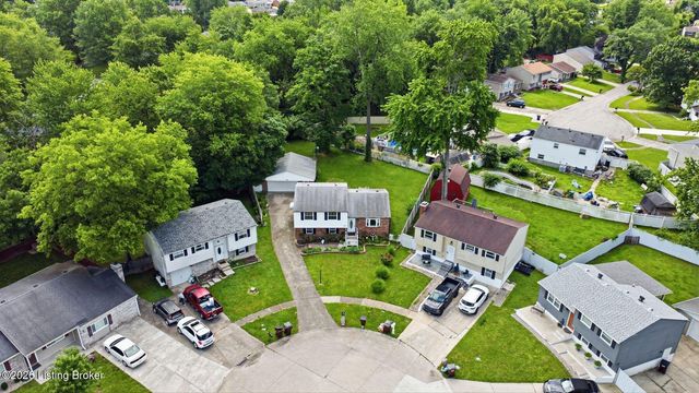 8417 Calm Ln, Louisville, KY 40219
