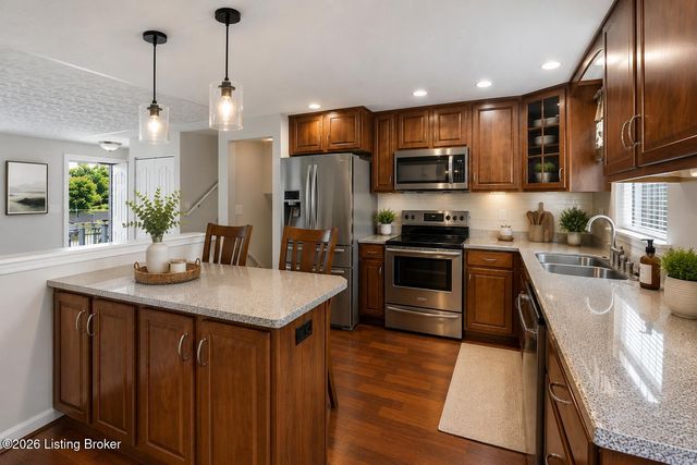 8417 Calm Ln, Louisville, KY 40219