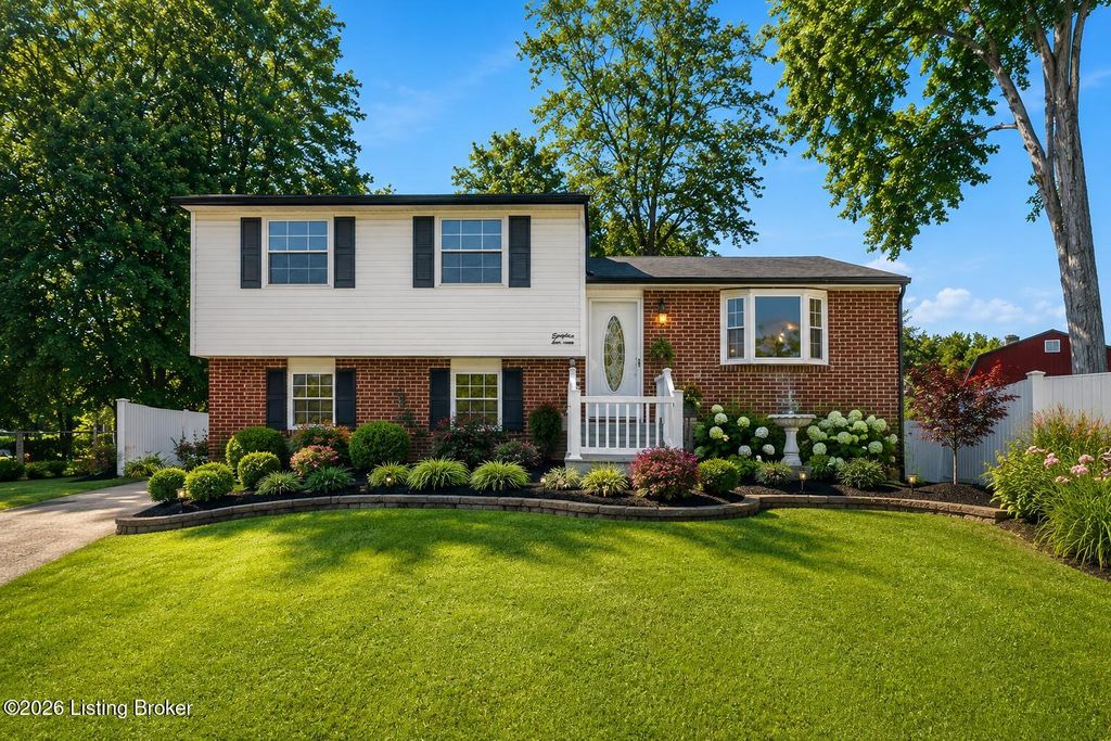 8417 Calm Ln, Louisville, KY 40219
