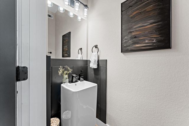 6904 Covington Drive A, Houston, TX 77091