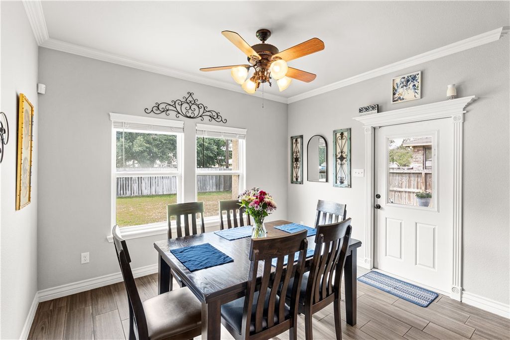 2526 Handlin Dr, Corpus Christi, TX 78418 — photo 5
