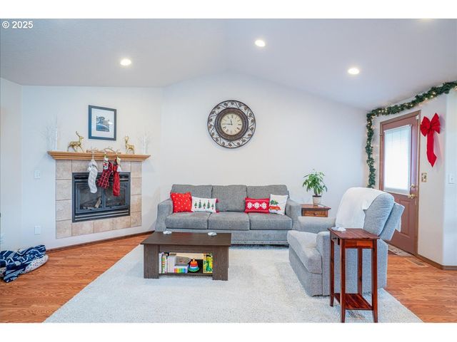 3248 18TH Ave, Albany, OR 97322