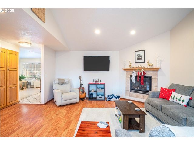 3248 18TH Ave, Albany, OR 97322