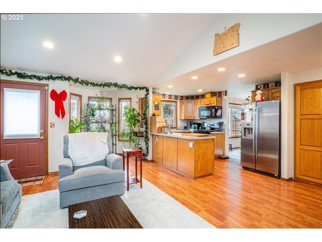 3248 18TH Ave, Albany, OR 97322