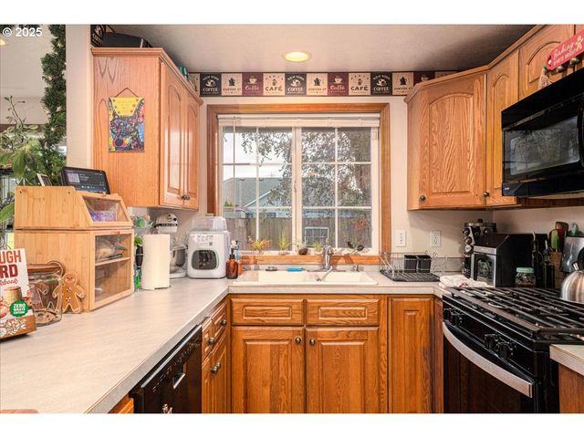 3248 18TH Ave, Albany, OR 97322