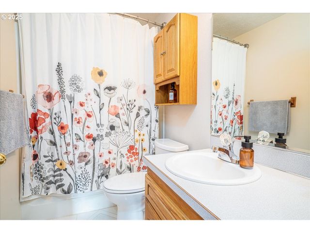 3248 18TH Ave, Albany, OR 97322