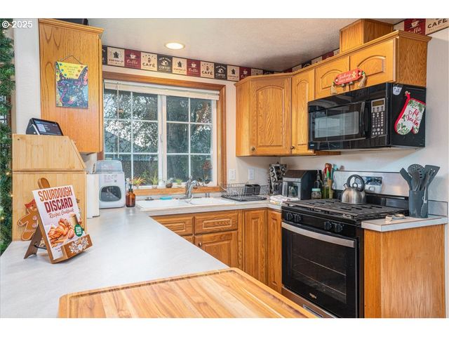 3248 18TH Ave, Albany, OR 97322