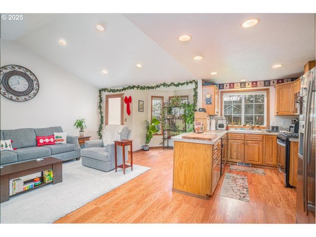 3248 18TH Ave, Albany, OR 97322