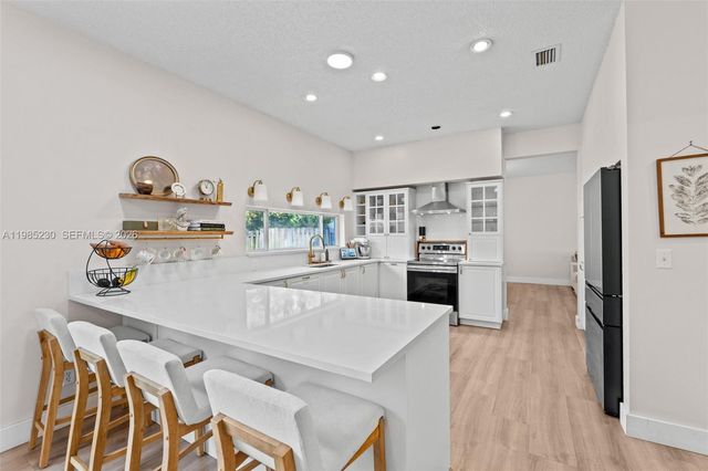 2832 Cayenne Ave, Cooper City, FL 33026