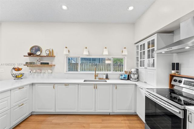 2832 Cayenne Ave, Cooper City, FL 33026