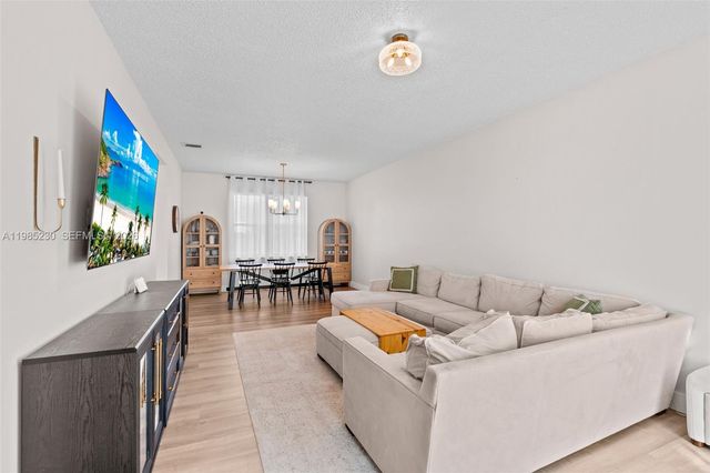 2832 Cayenne Ave, Cooper City, FL 33026