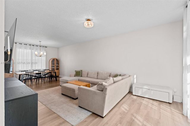 2832 Cayenne Ave, Cooper City, FL 33026