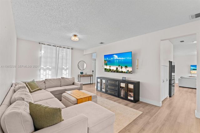 2832 Cayenne Ave, Cooper City, FL 33026