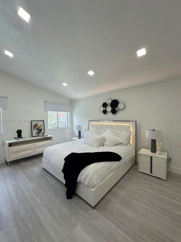 1607 SW 157th Ave, Pembroke Pines, FL 33027