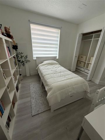 1607 SW 157th Ave, Pembroke Pines, FL 33027