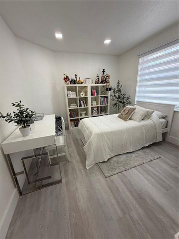 1607 SW 157th Ave, Pembroke Pines, FL 33027