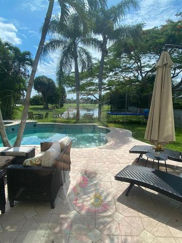 1607 SW 157th Ave, Pembroke Pines, FL 33027