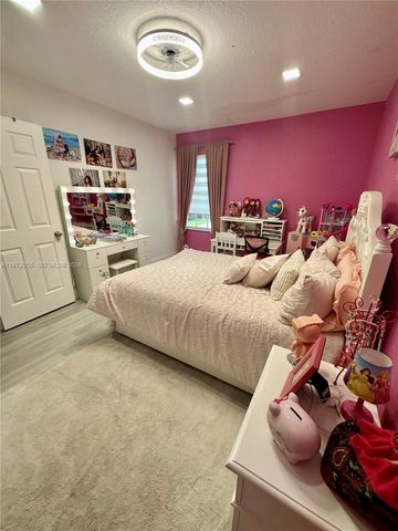 1607 SW 157th Ave, Pembroke Pines, FL 33027