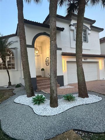 1607 SW 157th Ave, Pembroke Pines, FL 33027