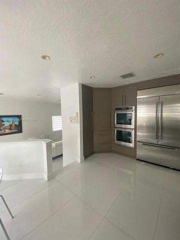 1607 SW 157th Ave, Pembroke Pines, FL 33027