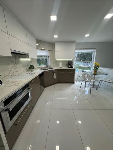 1607 SW 157th Ave, Pembroke Pines, FL 33027