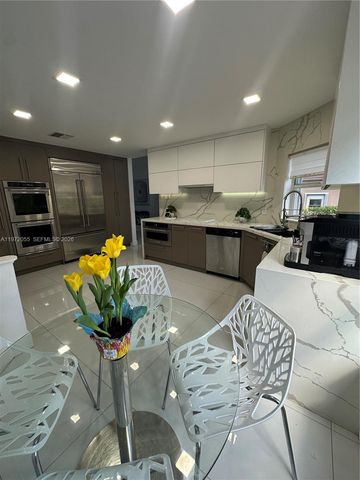 1607 SW 157th Ave, Pembroke Pines, FL 33027