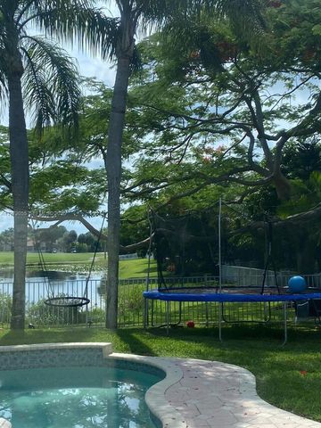 1607 SW 157th Ave, Pembroke Pines, FL 33027