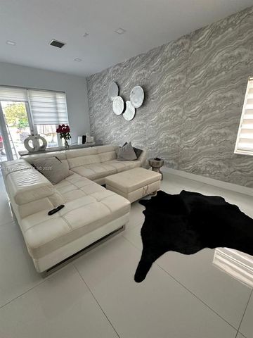 1607 SW 157th Ave, Pembroke Pines, FL 33027